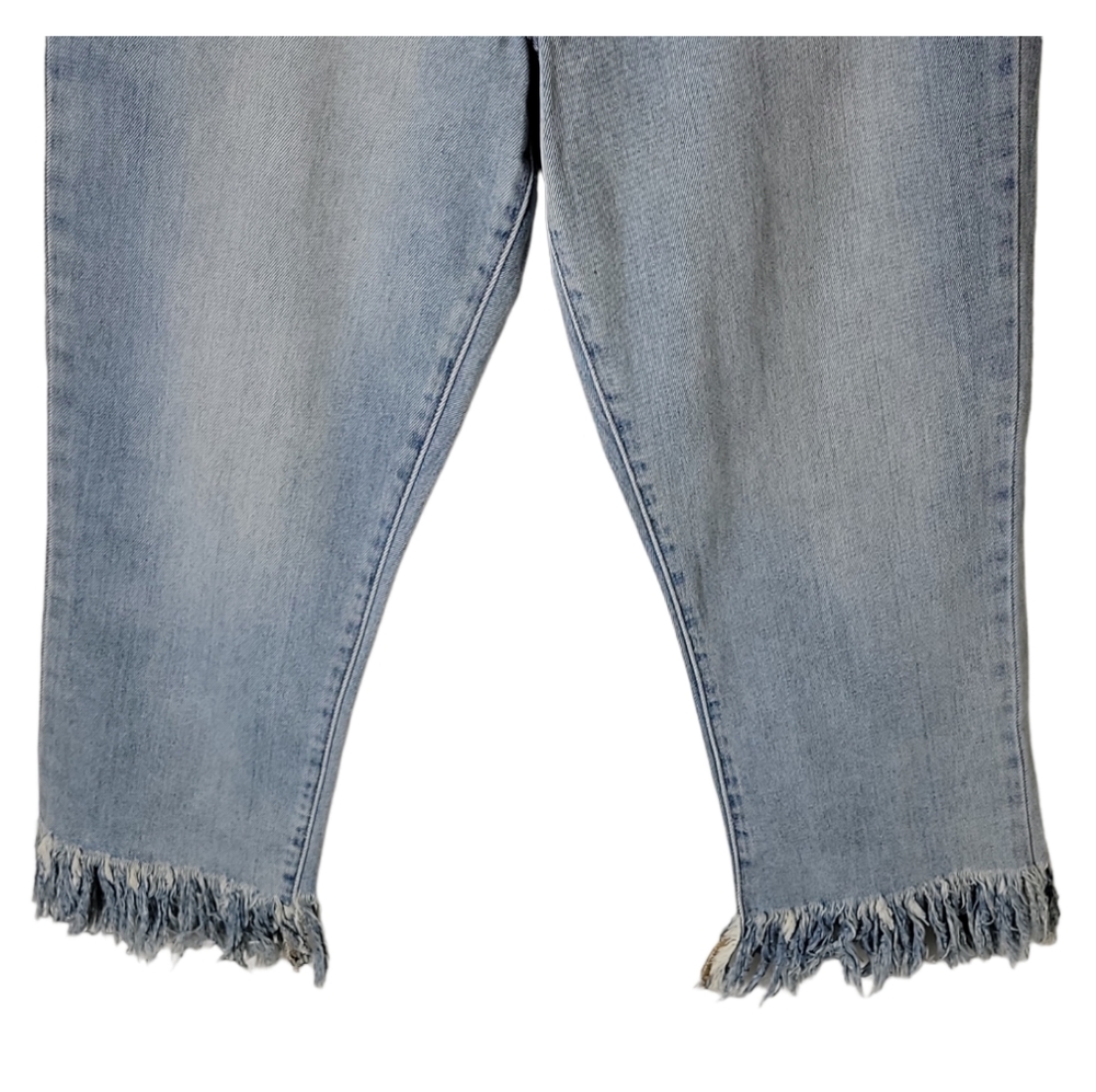 Ashley Mason women’s size 9 light wash frayed hem crop jeans - Picture 4 of 9
